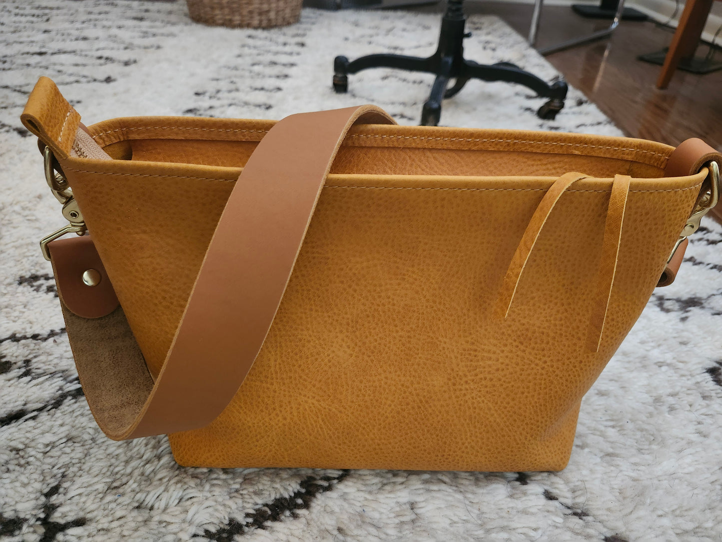 Gina Zippered Bag - Amber
