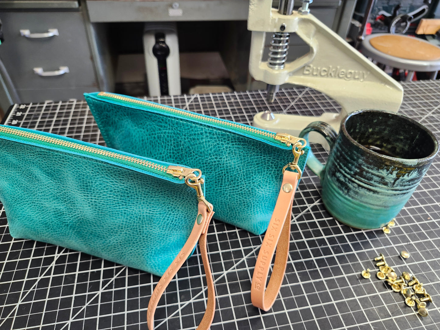 Katie 7" Wristlet - Bermuda w/Zipper