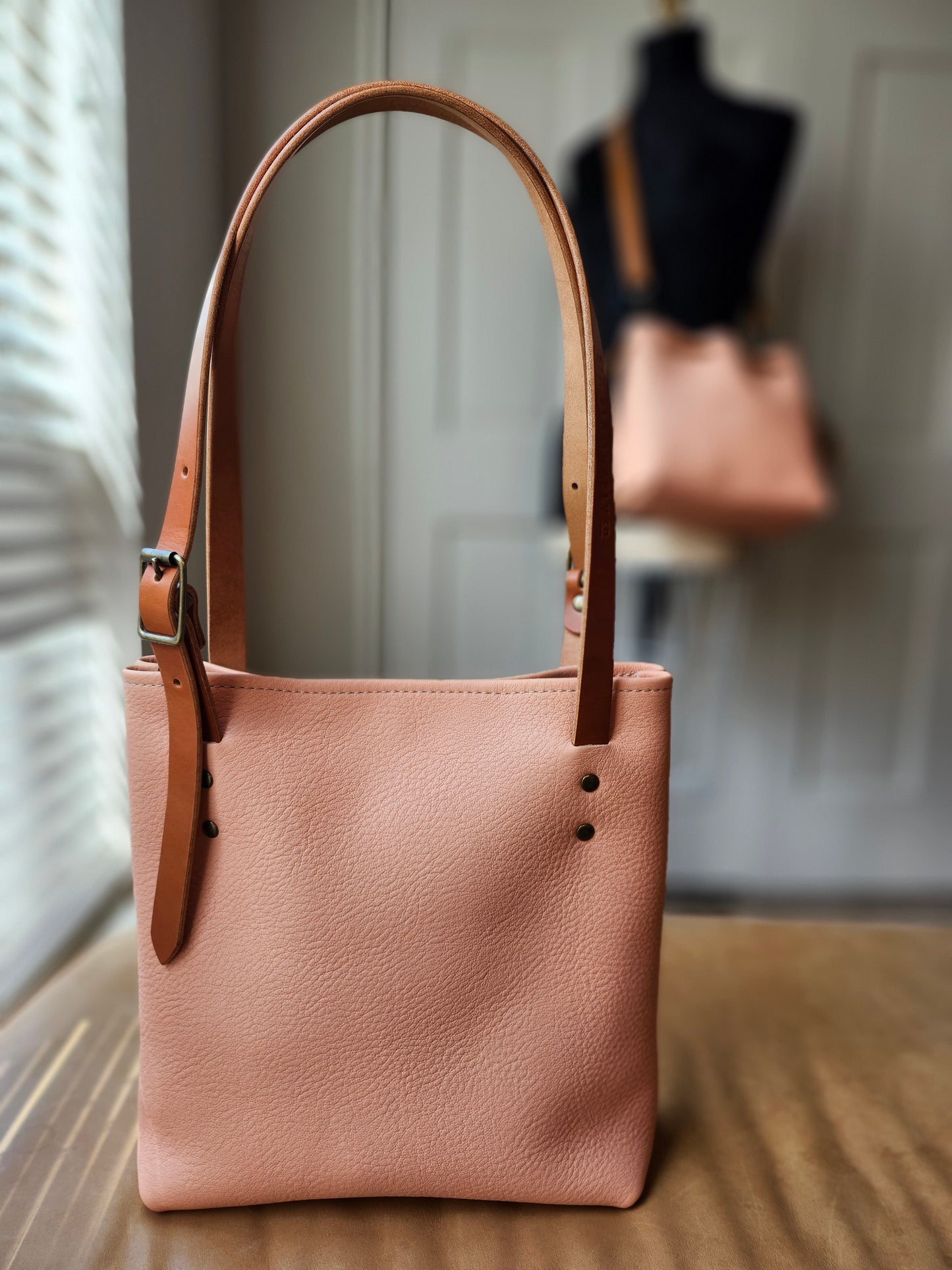 Jackie Lee 10 Inch Tote - Peach Fuzz
