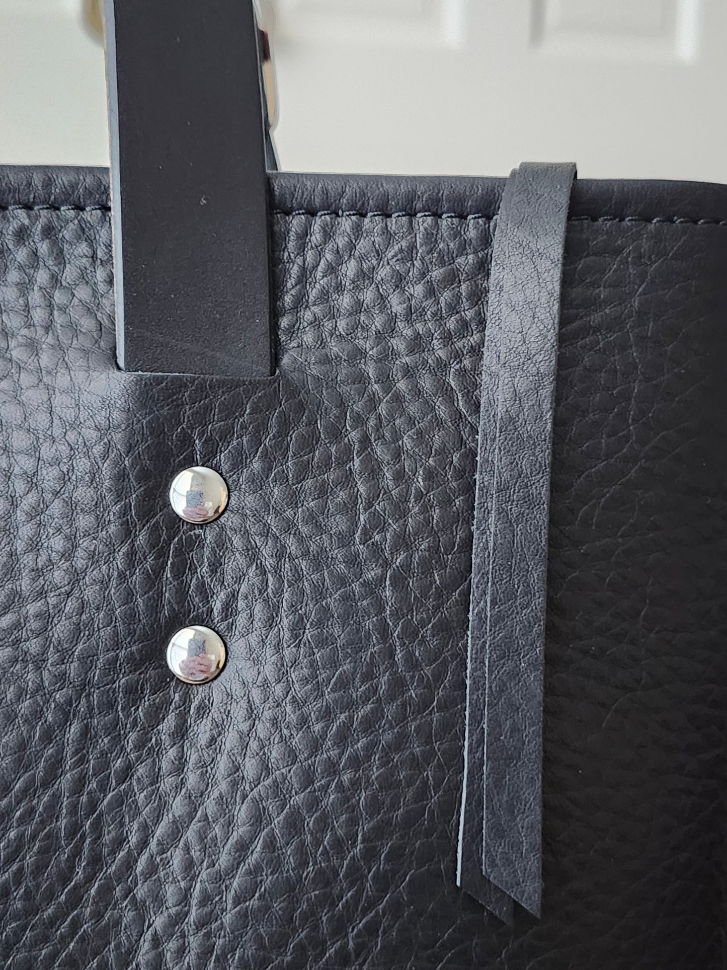 Jackie Lee 15 Inch Tote - Black w/Zipper