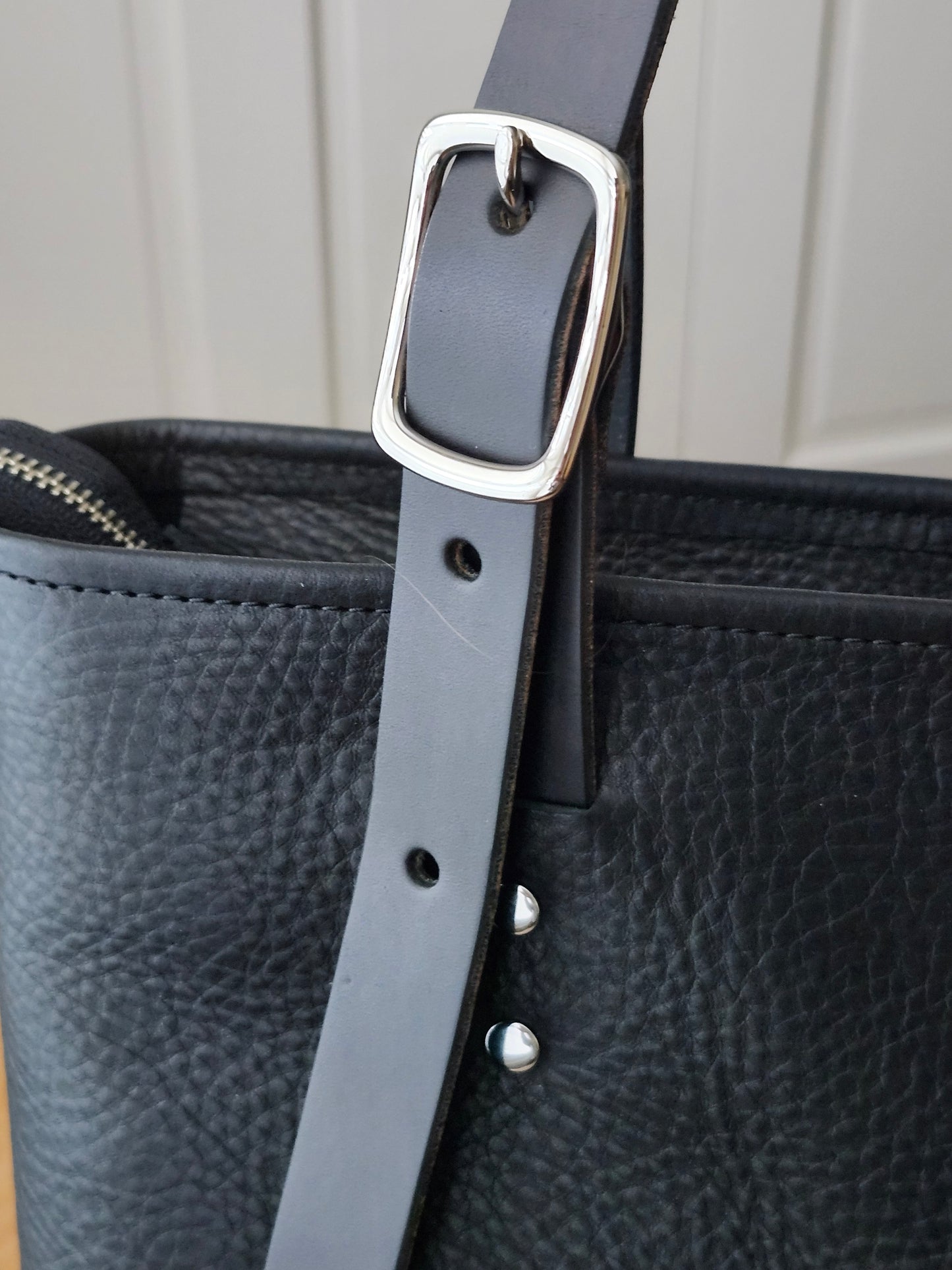 Jackie Lee 15 Inch Tote - Black w/Zipper