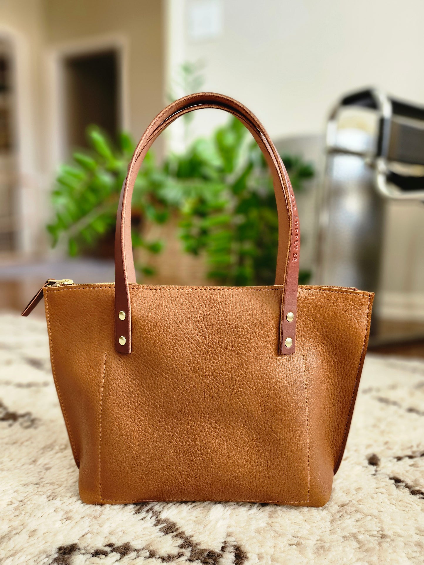 Katie 10" Modern Tote - Hickory w/Zipper