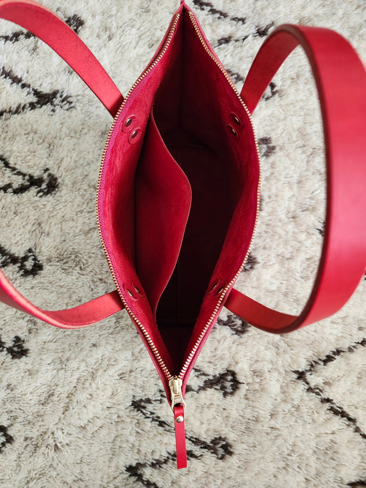Katie 12" Modern Tote - Red w/Zipper