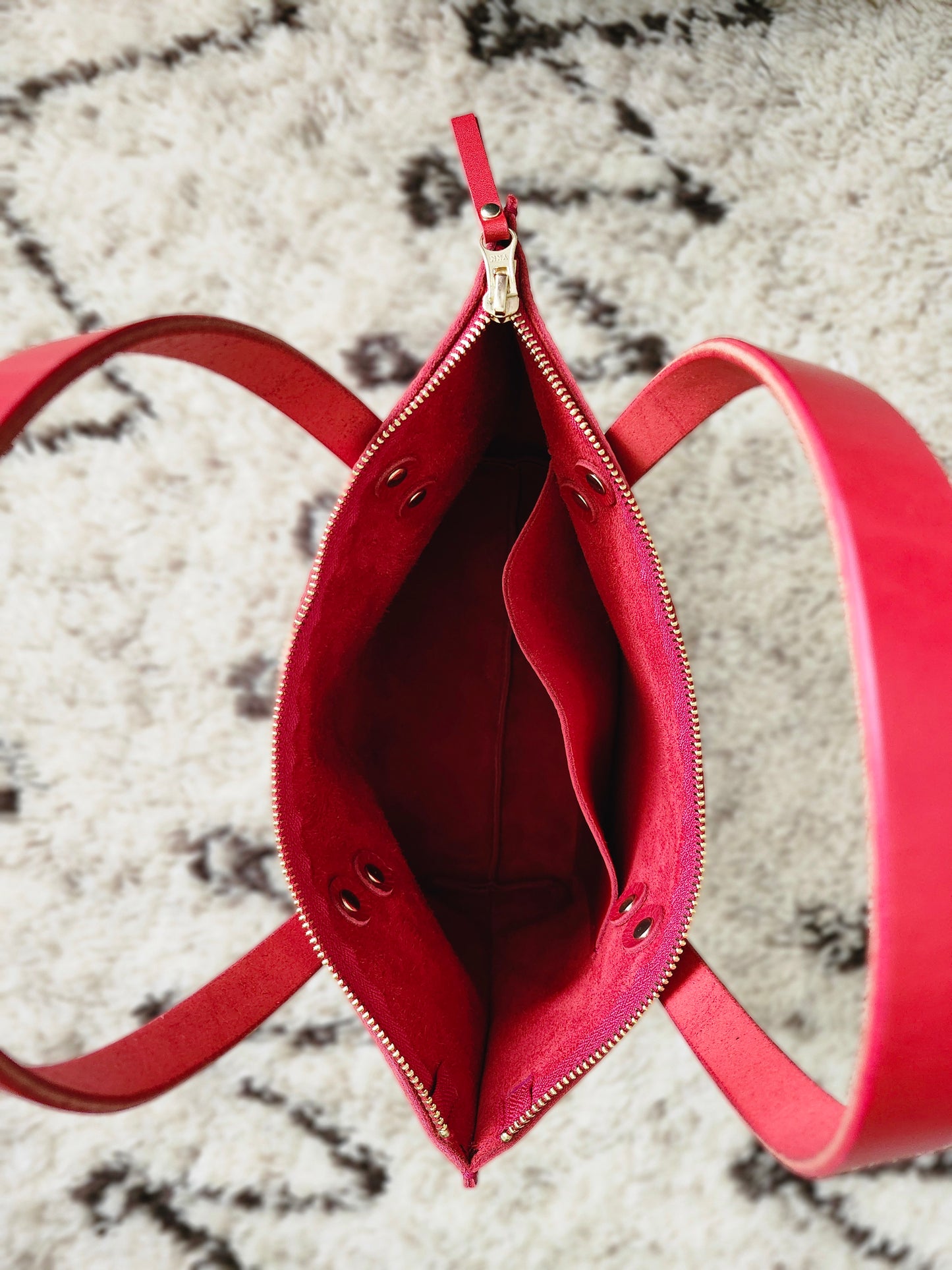 Katie 10" Modern Tote - Red w/Zipper