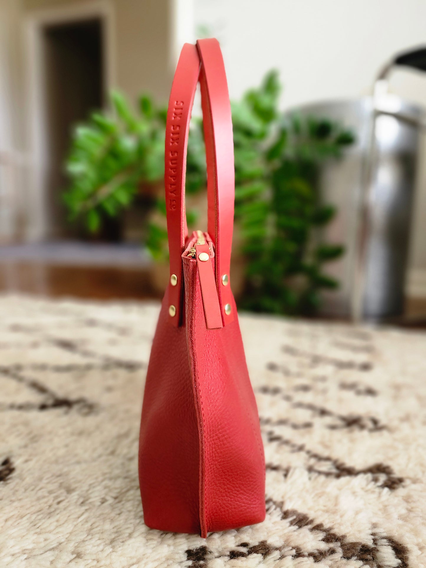 Katie 10" Modern Tote - Red w/Zipper