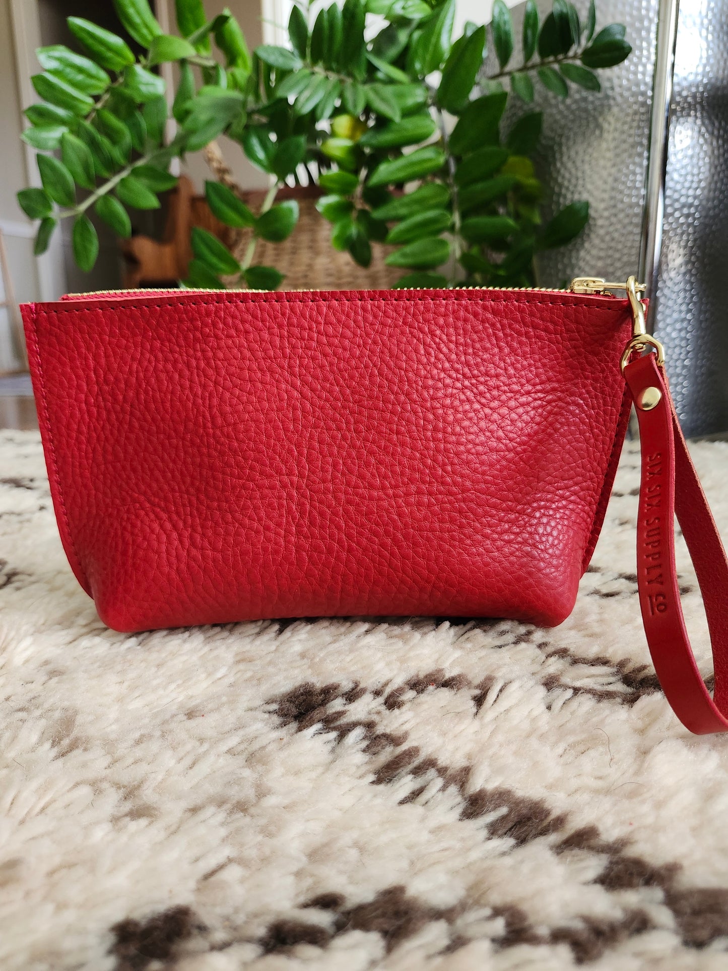 Katie 7" Wristlet - Red w/Zipper