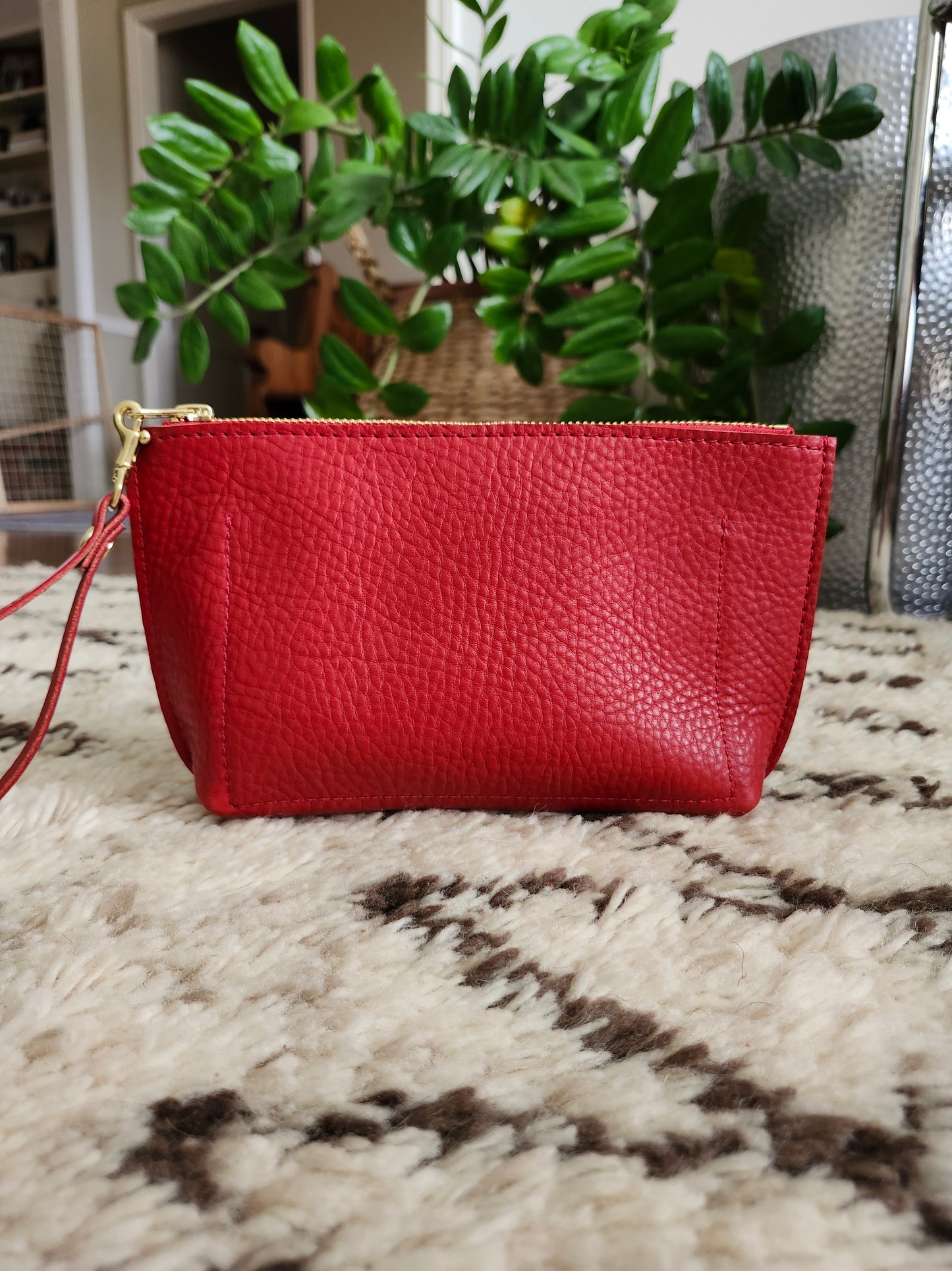 Katie 7" Wristlet - Red w/Zipper