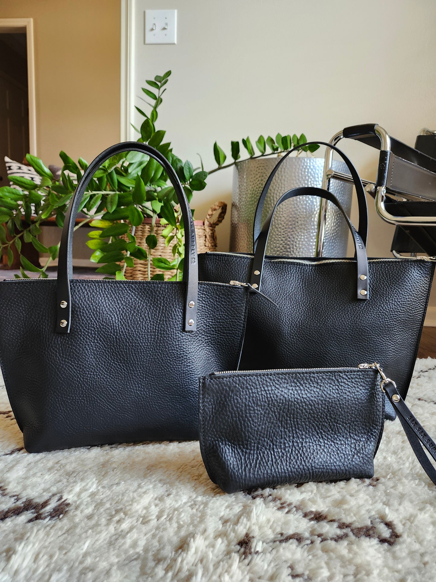 Katie 7" Wristlet - Black w/Zipper