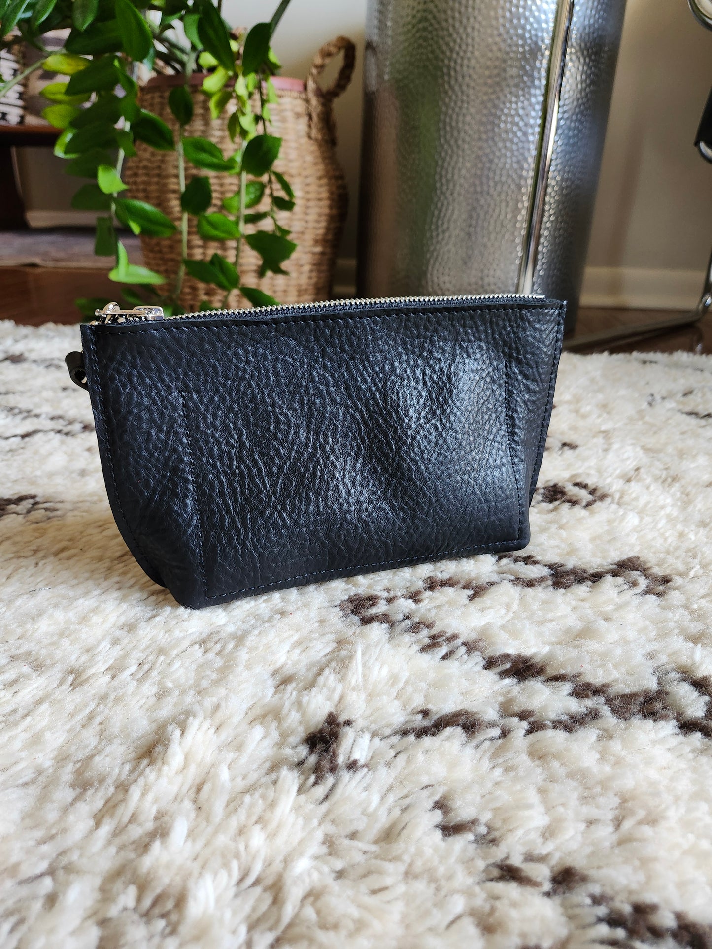 Katie 7" Wristlet - Black w/Zipper