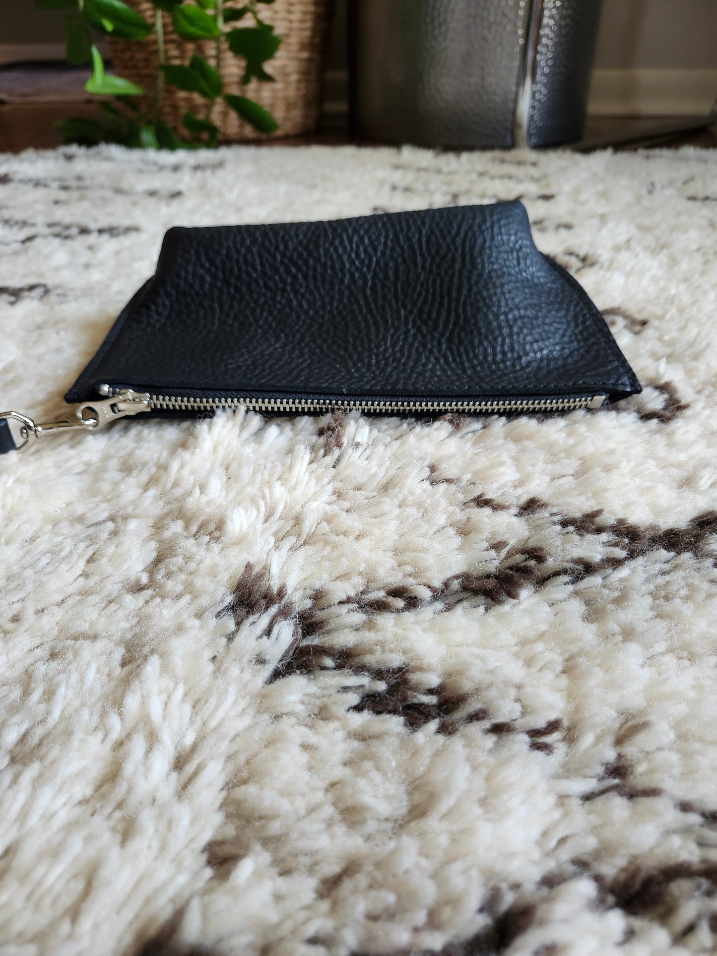 Katie 7" Wristlet - Black w/Zipper