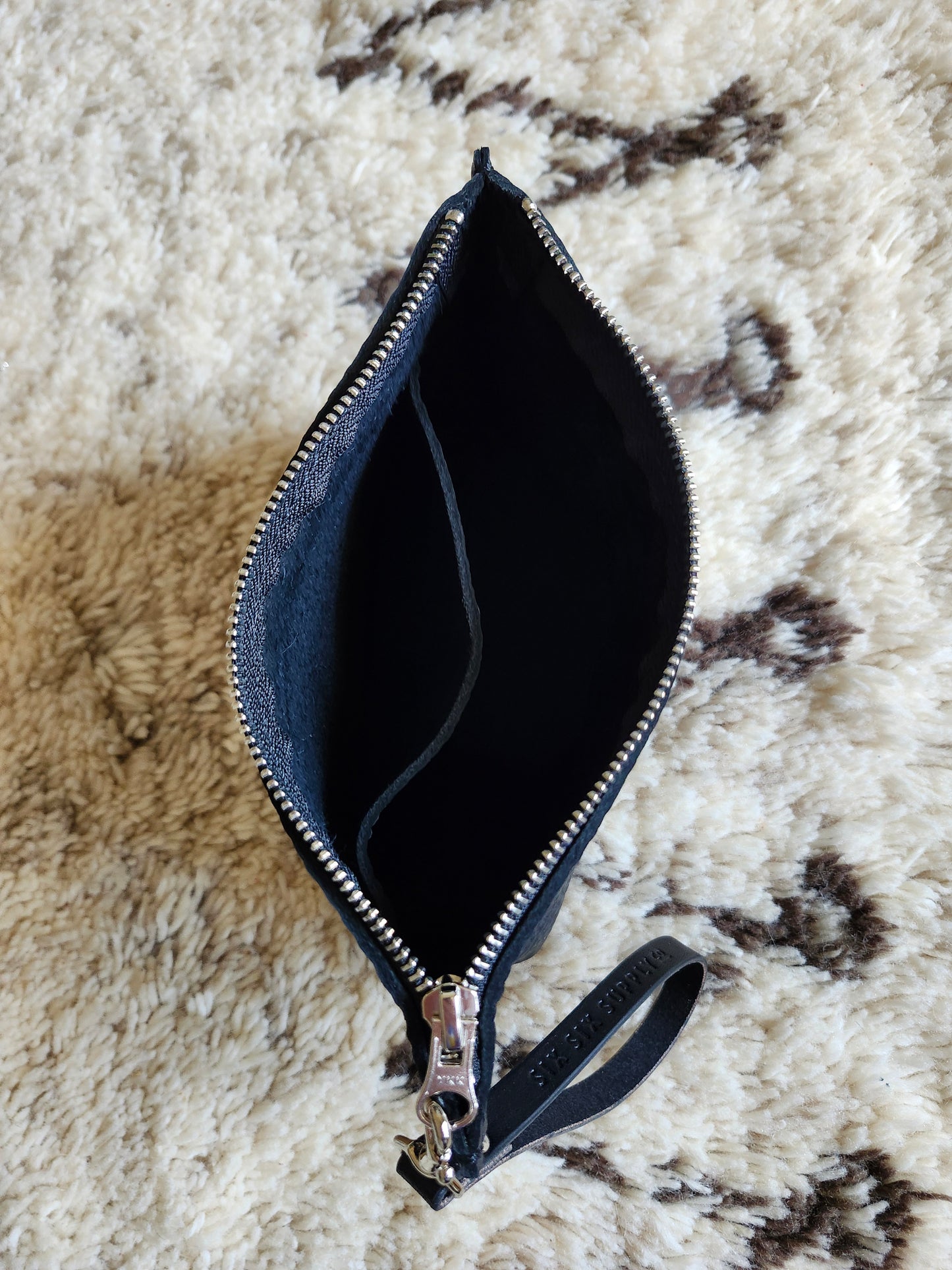 Katie 7" Wristlet - Black w/Zipper