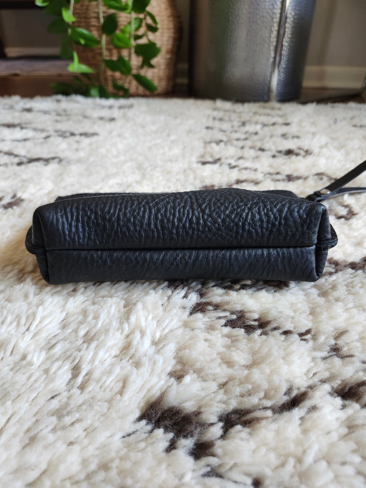 Katie 7" Wristlet - Black w/Zipper