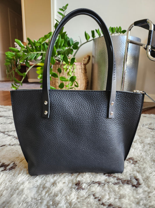 Katie 10" Modern Tote - Black w/Zipper