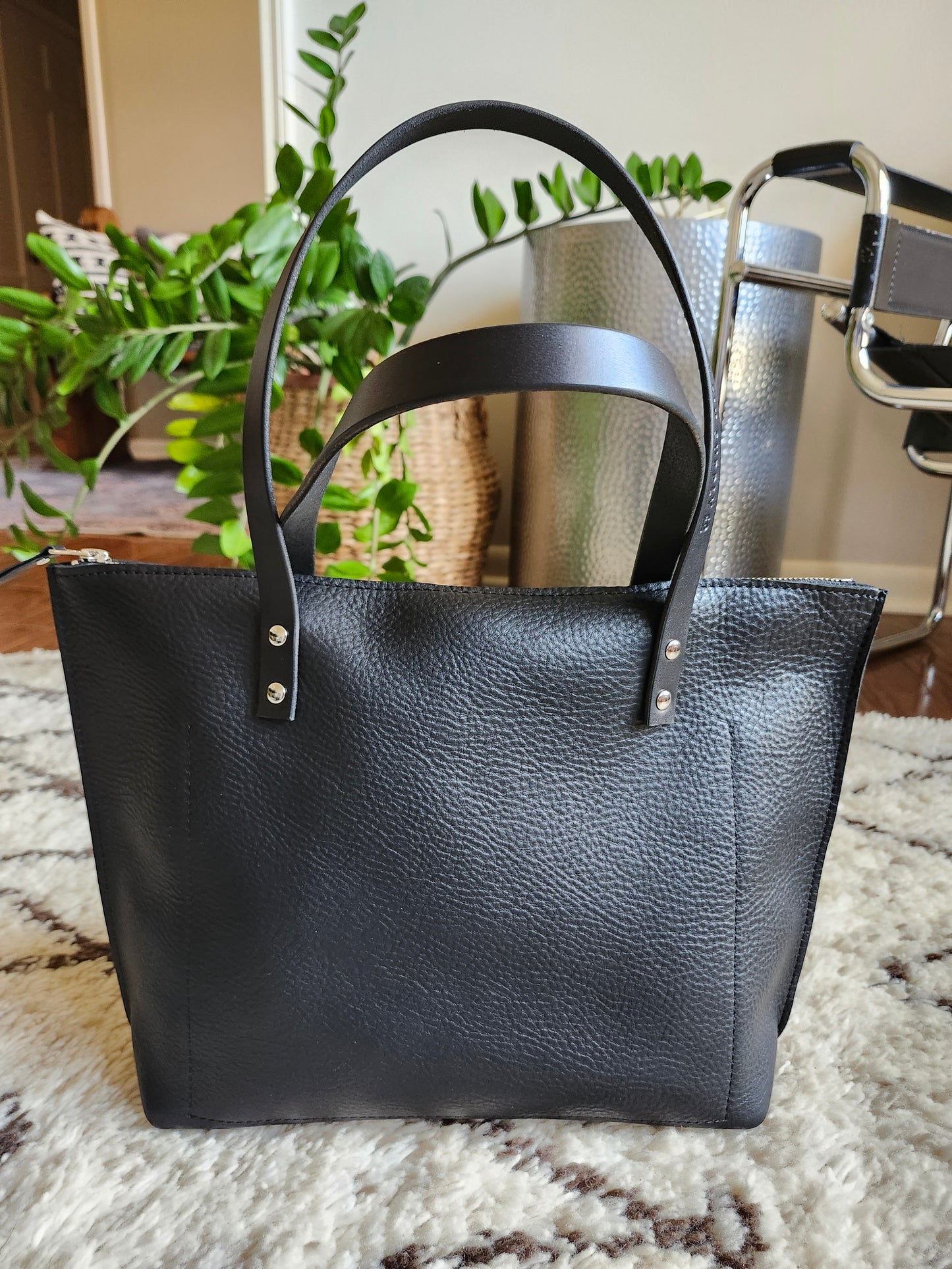 Katie 12" Modern Tote - Black w/Zipper