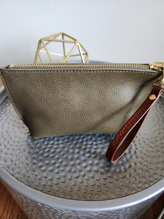 Katie 7" Wristlet - Olive w/Zipper