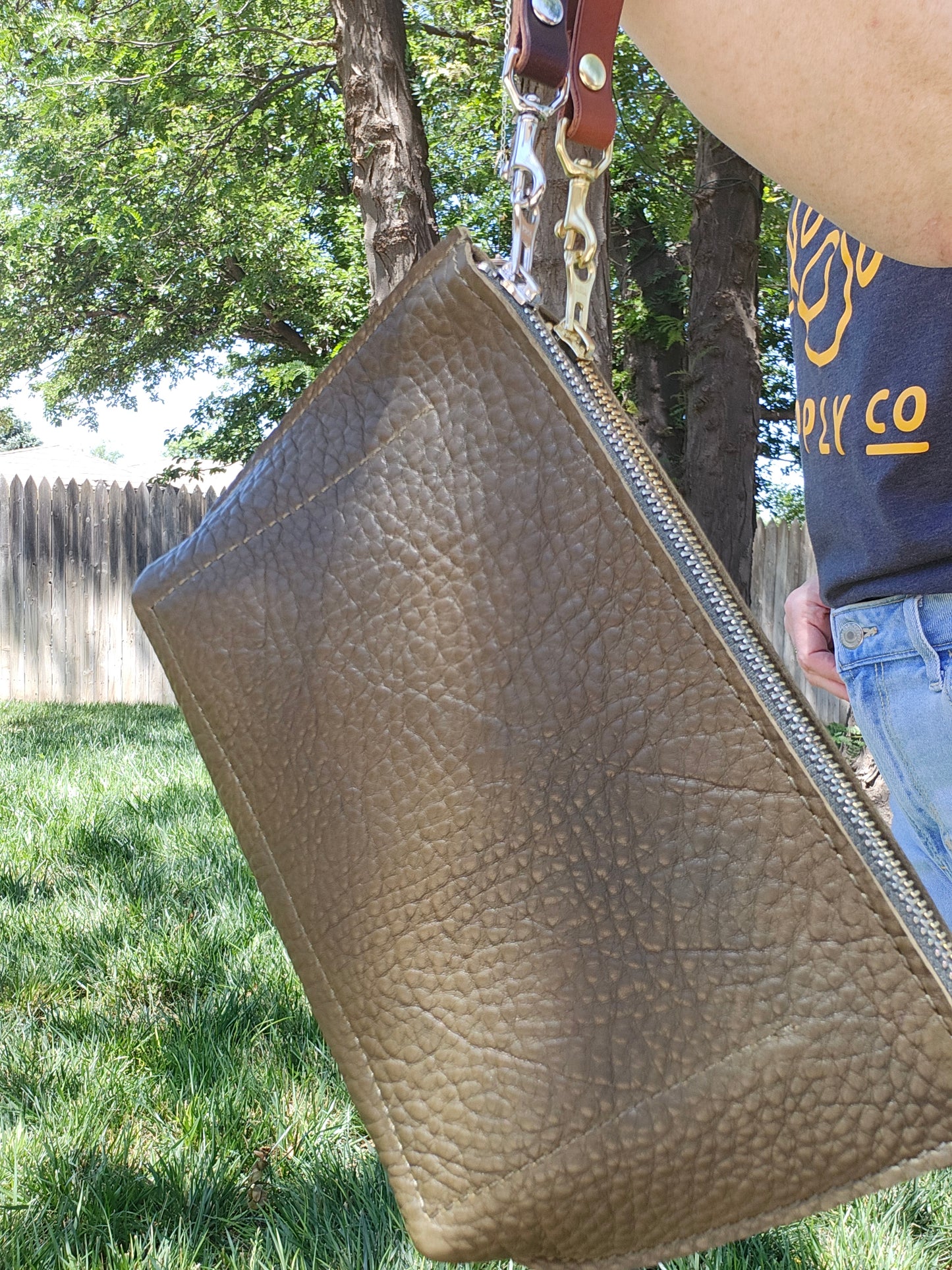 Katie 7" Wristlet - Olive W/Zipper