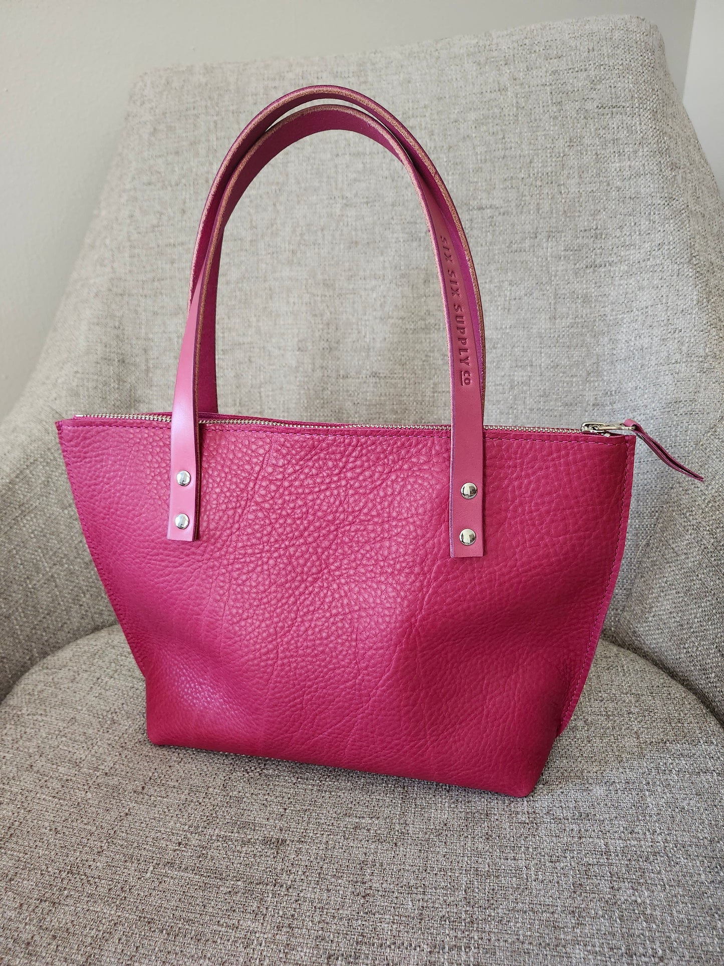 Katie 10" Modern Zippered Tote - Fuchsia w/Fuchsia Straps