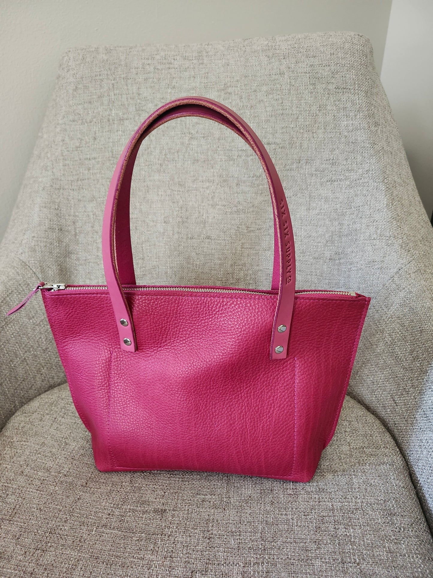 Katie 10" Modern Zippered Tote - Fuchsia w/Fuchsia Straps