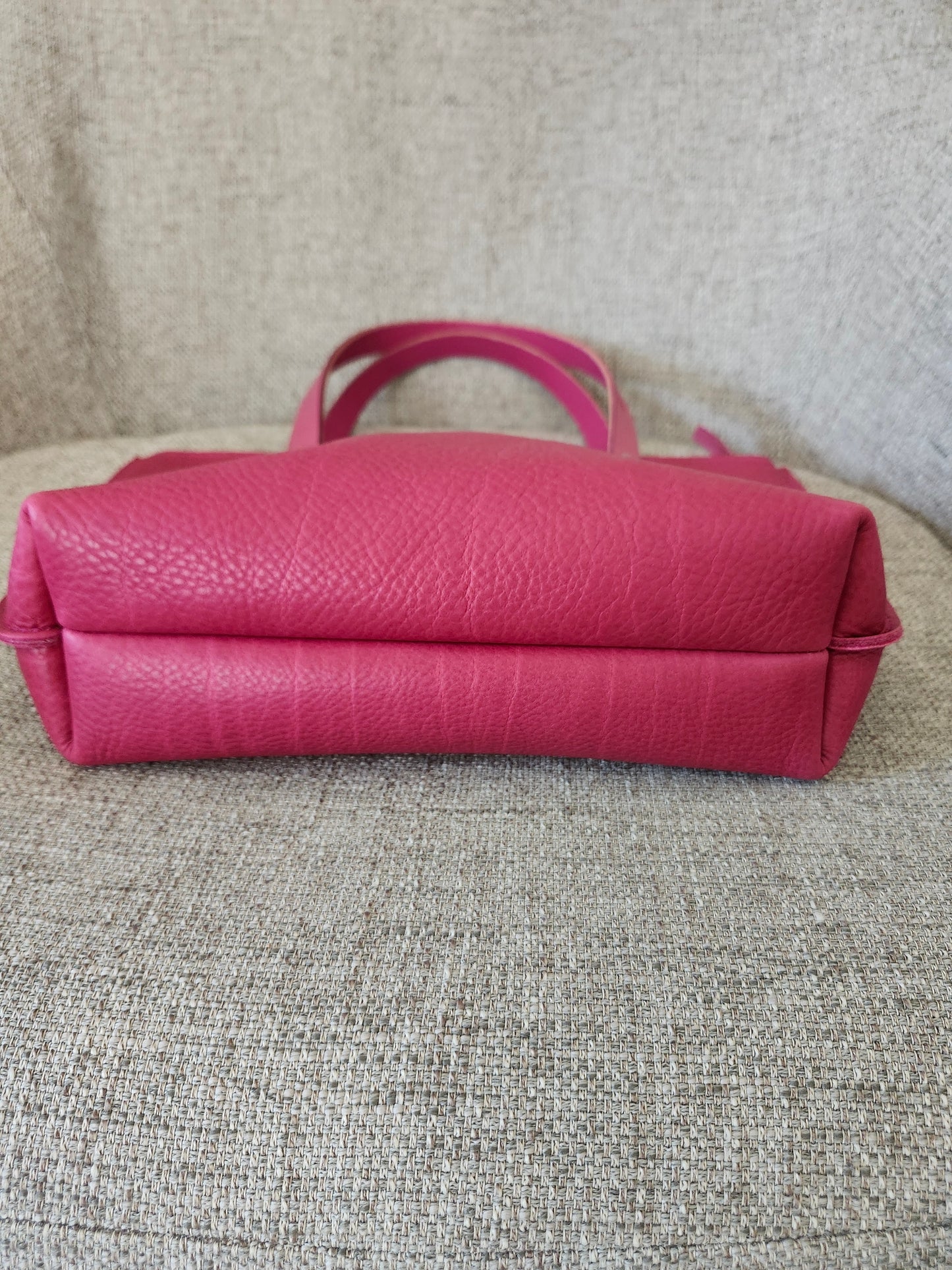 Katie 10" Modern Zippered Tote - Fuchsia w/Fuchsia Straps