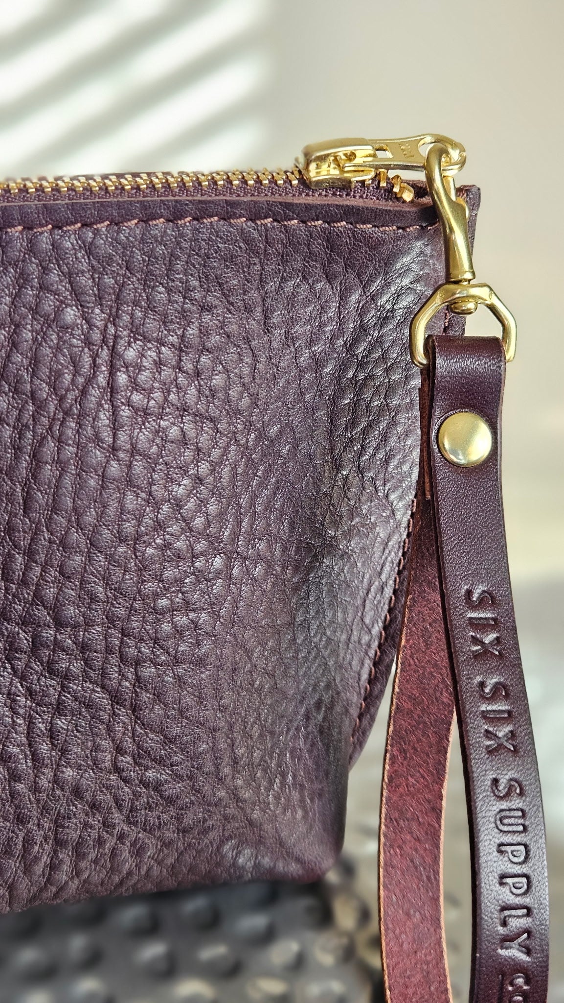 Katie 7" Wristlet - Chocolate w/Zipper
